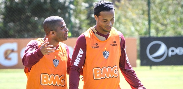 Júnior César, ao lado de Ronaldinho, vê Atlético motivado após virada dramática - Bruno Cantini/site oficial do Atlético-MG