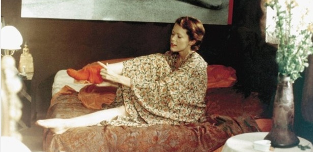 A atriz Sylvia Kristel (dir.), em cena do filme "Emmanuelle" (1974), do diretor Just Jaeckin - Divulgação