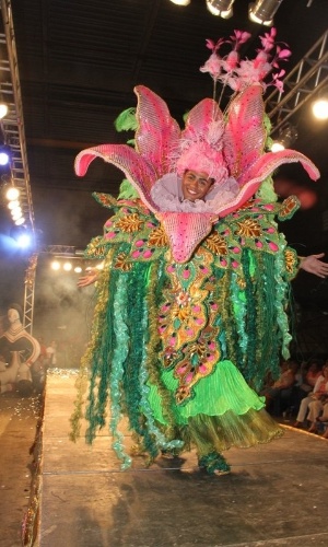 A Mangueira apresenta os protótipos de suas fantasias para o Carnaval 2013 no Barracão da Escola, na Cidade do Samba, Rio de Janeiro. O tema da Mangueira será "Cuiabá, Um Paraíso no Centro da América" (17/10/12) - Onofre Veras/AgNews