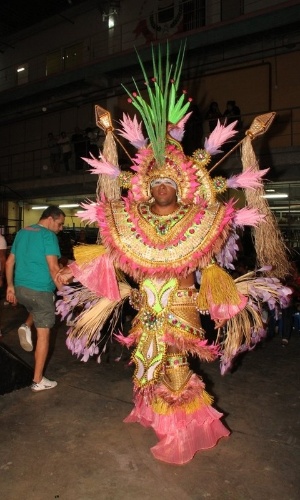 A Mangueira apresenta os protótipos de suas fantasias para o Carnaval 2013 no Barracão da Escola, na Cidade do Samba, Rio de Janeiro. O tema da Mangueira será "Cuiabá, Um Paraíso no Centro da América" (17/10/12) - Onofre Veras/AgNews
