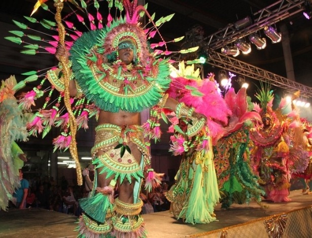 A Mangueira apresenta os protótipos de suas fantasias para o Carnaval 2013 no Barracão da Escola, na Cidade do Samba, Rio de Janeiro. O tema da Mangueira será "Cuiabá, Um Paraíso no Centro da América" (17/10/12) - Onofre Veras/AgNews