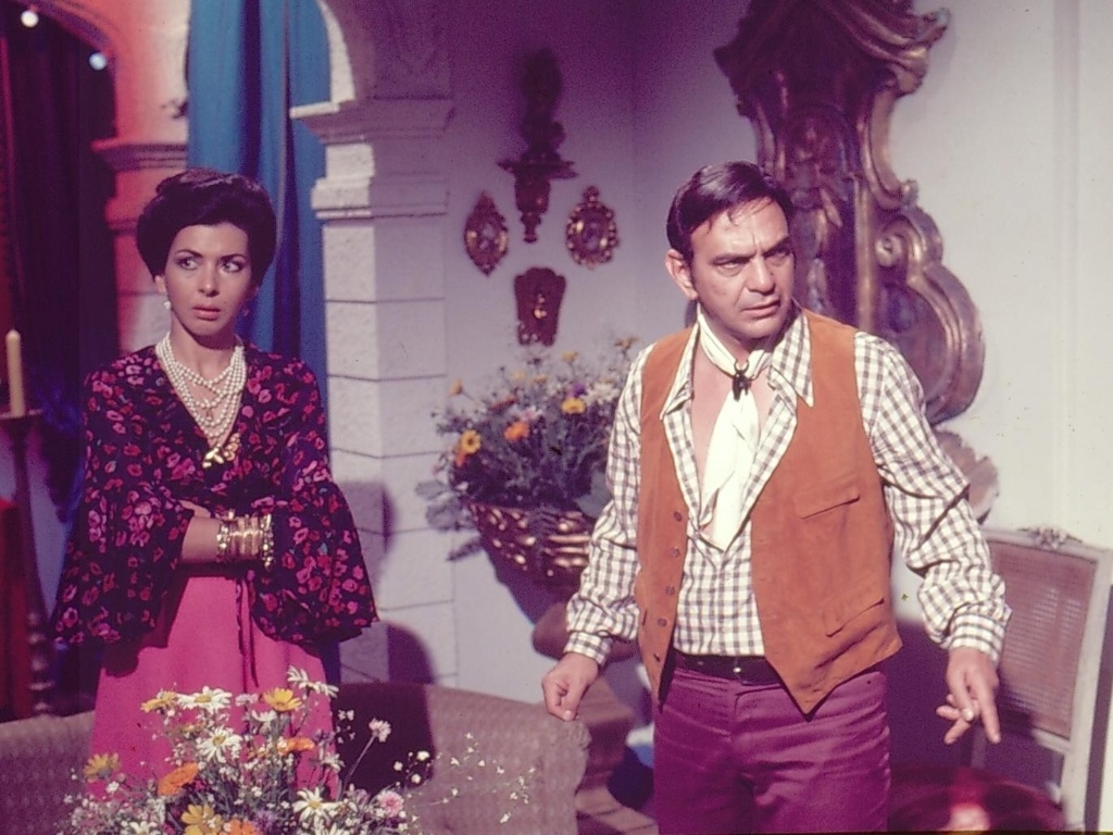 Betty Faria e Lima Duarte em cena da novela "Roque Santeiro" (1975) - Divulgação/TV Globo