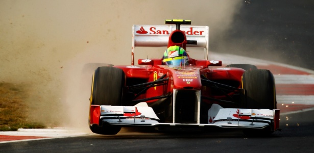 Felipe Massa passa por cima das zebras durante o GP da Índia de 2011 - Franck Robichon/EFE