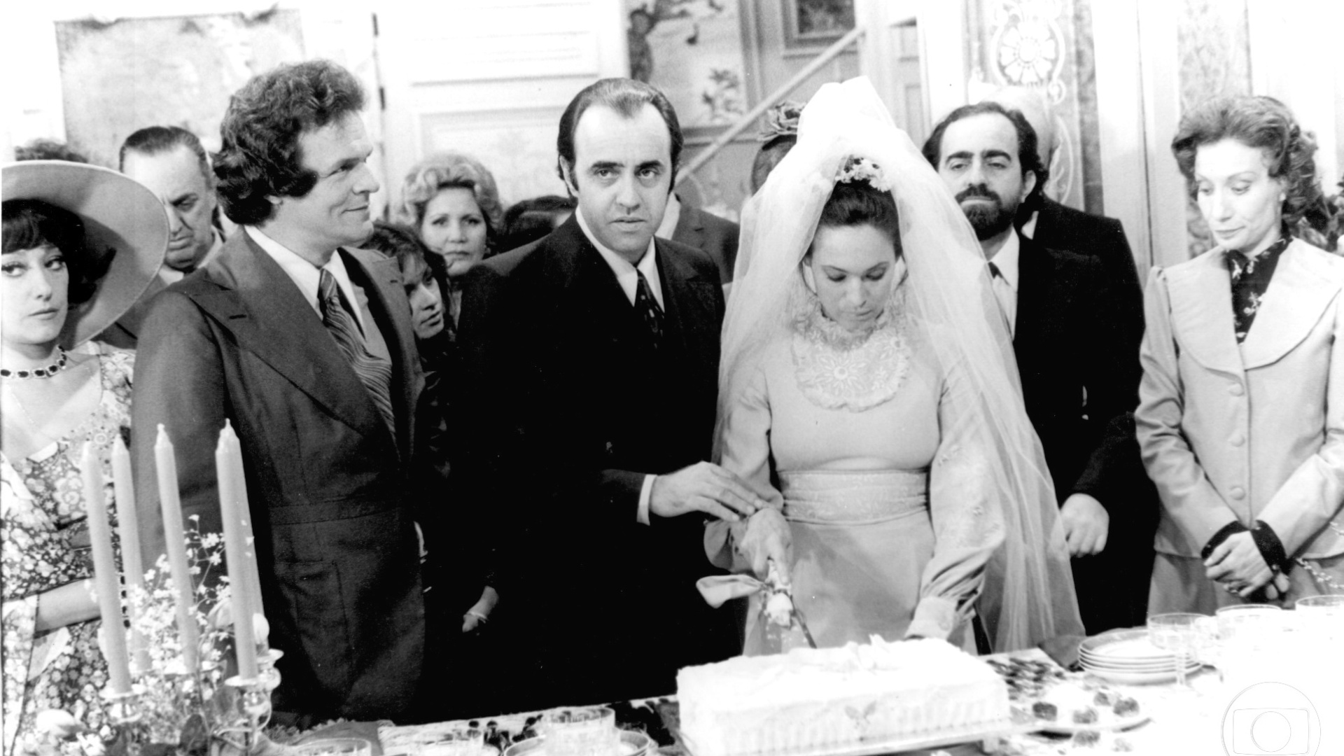 Suely Franco, Milton Moraes, Mauro Mendonça, Suzana Vieira, Ary Fontoura e Vanda Lacerda em cena da novela "O Espigão" (1974) - Divulgação/TV Globo