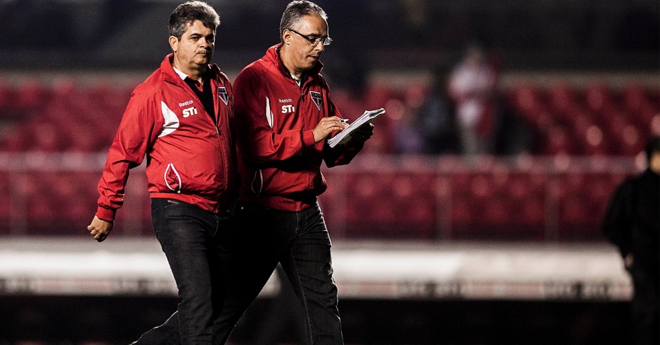 Técnico Ney Franco durante intervalo de jogo entre São Paulo e Atlético-Go no Morumbi