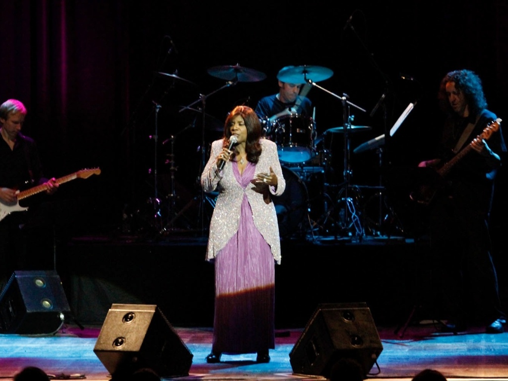 A cantora norte-americana Gloria Gaynor se apresenta no Via Funchal, em São Paulo. O show de Gloria, conhecida pelo hit "I Will Survive", arrecada fundos para a instituição Credipaz, apoiada pela família da cantora (18/10/12) - Thais Aline/AgNews