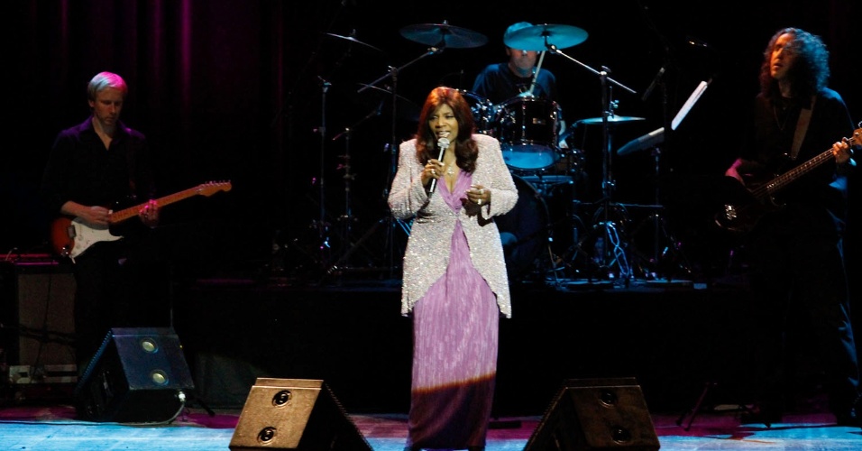 A cantora norte-americana Gloria Gaynor se apresenta no Via Funchal, em São Paulo. O show de Gloria, conhecida pelo hit "I Will Survive", arrecada fundos para a instituição Credipaz, apoiada pela família da cantora (18/10/12) - Thais Aline/AgNews