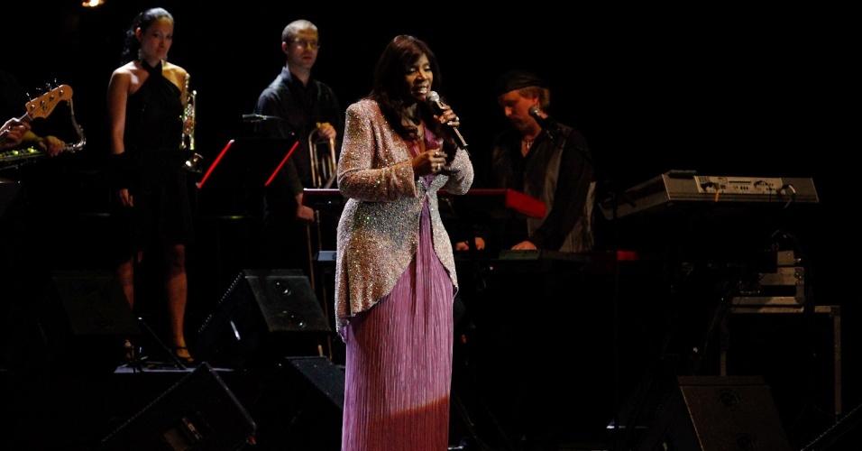 A cantora norte-americana Gloria Gaynor se apresenta no Via Funchal, em São Paulo. O show de Gloria, conhecida pelo hit "I Will Survive", arrecada fundos para a instituição Credipaz, apoiada pela família da cantora (18/10/12) - Thais Aline/AgNews
