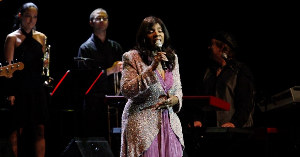 A cantora norte-americana Gloria Gaynor se apresenta no Via Funchal, em São Paulo. O show de Gloria, conhecida pelo hit "I Will Survive", arrecada fundos para a instituição Credipaz, apoiada pela família da cantora (18/10/12) - Thais Aline/AgNews
