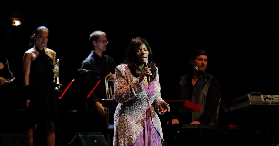 A cantora norte-americana Gloria Gaynor se apresenta no Via Funchal, em São Paulo. O show de Gloria, conhecida pelo hit "I Will Survive", arrecada fundos para a instituição Credipaz, apoiada pela família da cantora (18/10/12) - Thais Aline/AgNews