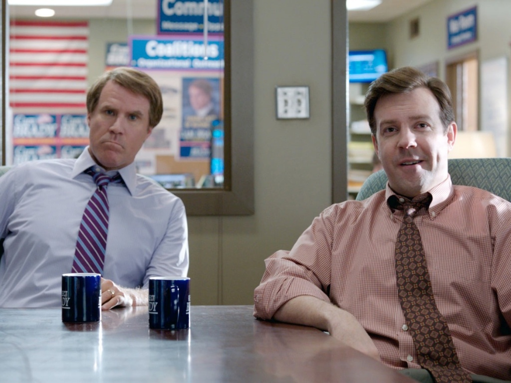 Cam Brady (Will Ferrell) e o coordenador de campanha Mitch (Jason Sudeikis) em cena de "Os Candidatos" - Divulgação