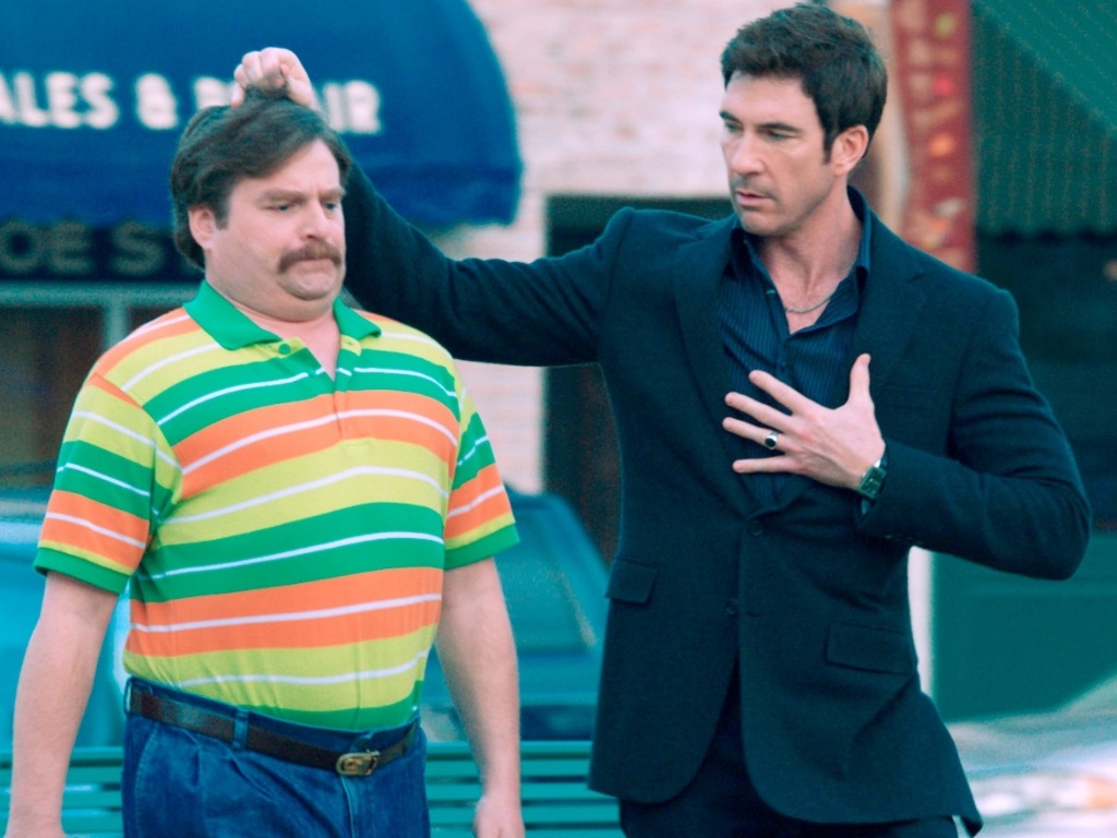 Wattley (McDermott) tenta mudar a postura de Huggins (Galifianakis) durante a disputa eleitoral - Divulgação