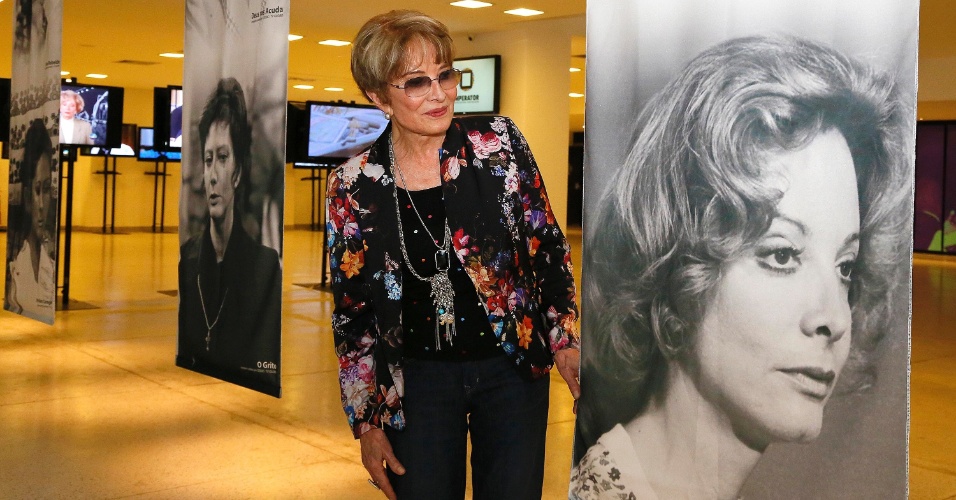 Glória Menezes relembra cenas marcantes de sua trajetória em seu aniversário de 78 anos em São Paulo (19/10/12)