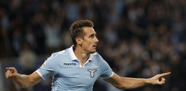 Klose em ação pela Lazio; alemão será "secado" por Ronaldo