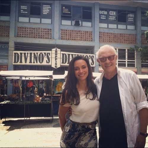 Os atores Suzana Pires e Ney Latorraca visitam o cenário do bairro do Divino, da novela "Avenida Brasil" (20/10/2012)