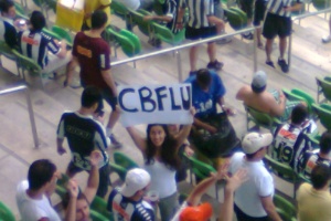 Com Nariz De Palhaco Torcida Do Atletico Mg Protesta Contra Arbitragem Antes E Durante O Jogo 21 10 12 Uol Esporte