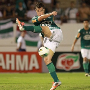 Betinho erra chute em partida diante do Cruzeiro - Rivaldo Gomes/Folhapress