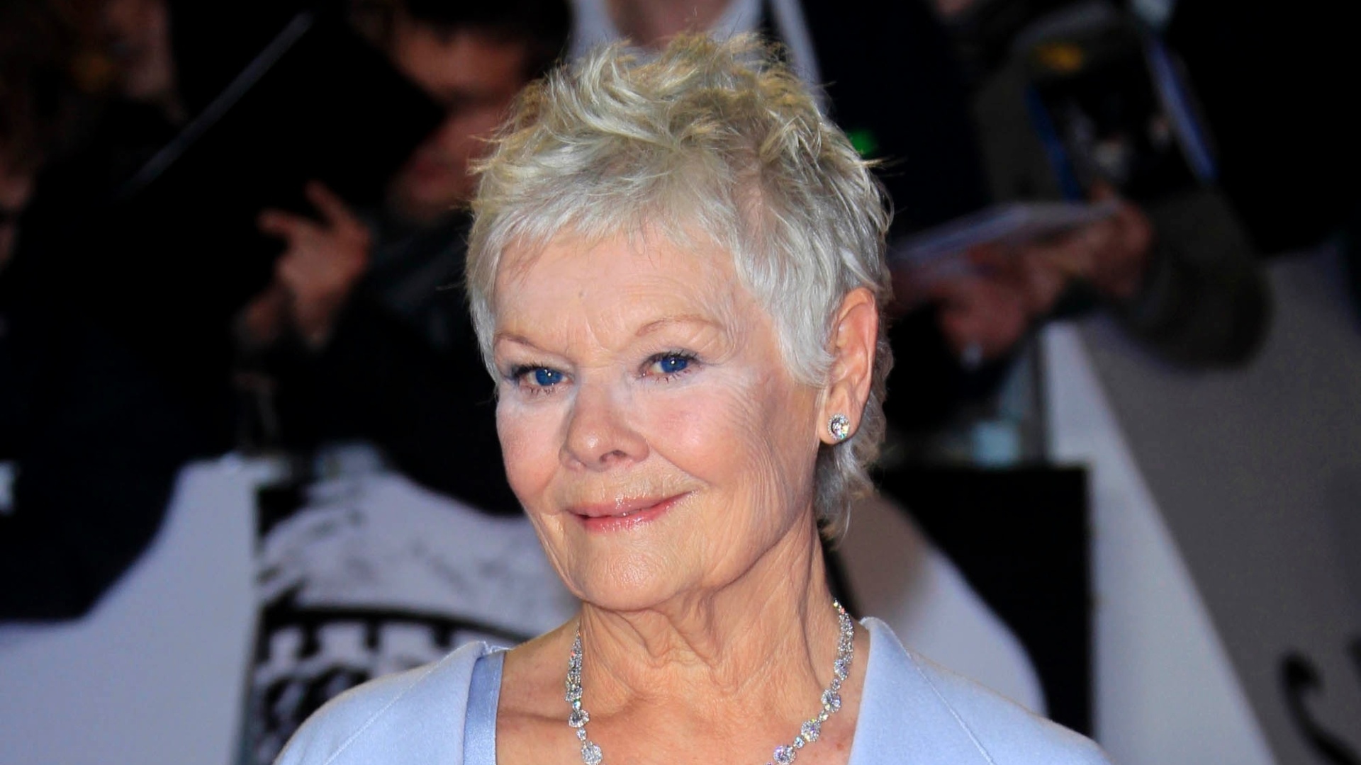A experiente Judi Dench retorna ao papel da agente M em "Skyfall" e também esteve na pré-estreia do novo longa da franquia "007" (23/10/12) - Reuters