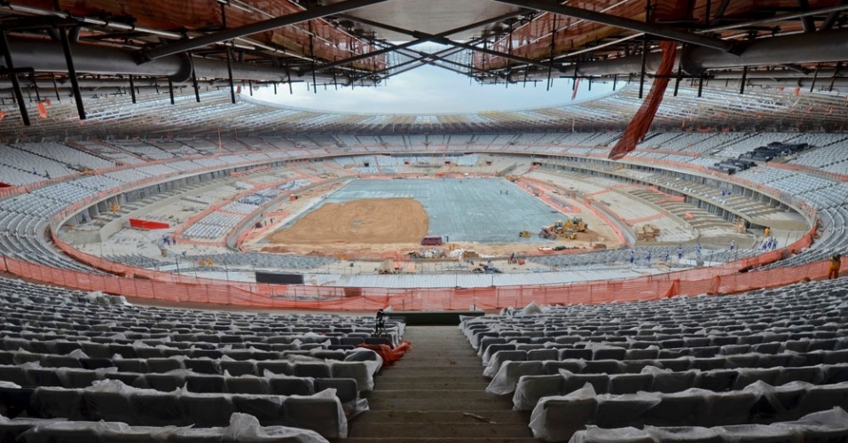 Em 23/10/2012, mais da metade das cadeiras do Mineirão, sede da Copa 2014, já estava instalada