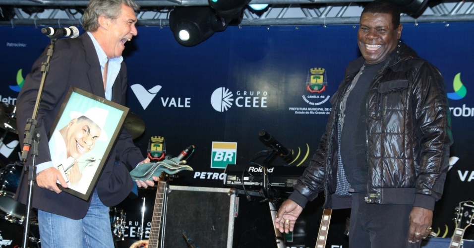 Emilio Santiago é premiado no Festa Nacional da Música, em Canela, Rio Grande do Sul (22/10/12) - Graça Paes/Foto Rio News