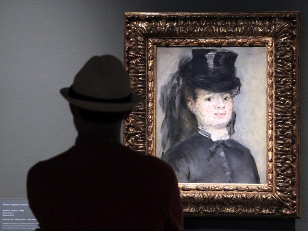 O consultor de iluminação Roosevelt Alves Freitas, de 48 anos, aprecia o quadro "Senhora Darras", de Auguste Renoir, na exposição "Impressionismo" no CCBB do Rio (23/10/2012) - Ricardo Cassiano/UOL