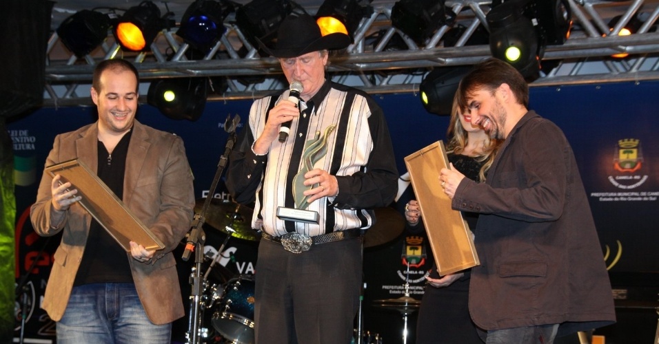 Sérgio Reis é premiado no Festa Nacional da Música, em Canela, Rio Grande do Sul (22/10/12) - Graça Paes/Foto Rio News
