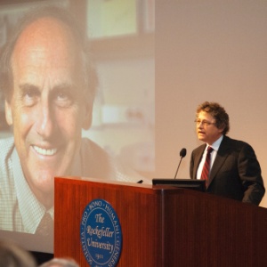 O imunologista brasileiro Michel Nussenzweig dá palestra na Universidade Rockefeller, em Nova York - Rockefeller University/Divulgação