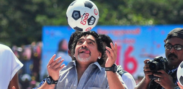 Maradona era um dos nomes especulados para assumir o comando do time inglês - S.K. Mohan/AP