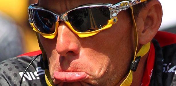 Lance Armstrong perdeu seus sete títulos da Volta da França após estourar o escândalo de doping - Reuters