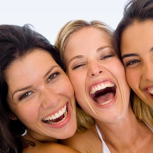 Dar risadas é parecido com exercício: o organismo libera endorfina quando está no limite da dor - Thinkstock