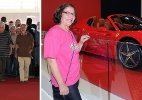 Visitante nº1 do Salão, senhora de 67 anos vai direto à Fiat (para ver a Ferrari) - Murilo Góes/UOL