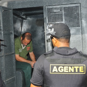 Jorge Beltrão Negromonte Silveira, 50, chega ao Tribunal do Júri de Olinda, região metropolitana do Recife (PE)