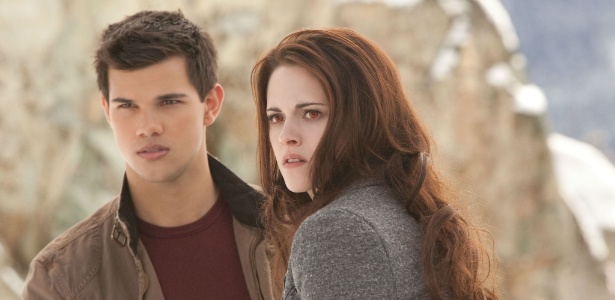Bella e Jacob, interpretados por Kristen Stewart e Taylor Lautner em "Amanhecer - Parte 2" - Divulgação