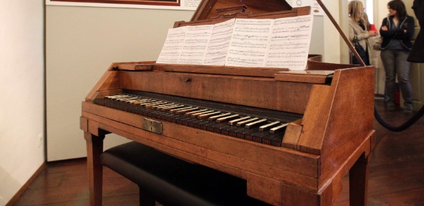 Piano original de Mozart volta para o quarto do apartamento do compositor em Viena, na Áustria (25/10/12) 