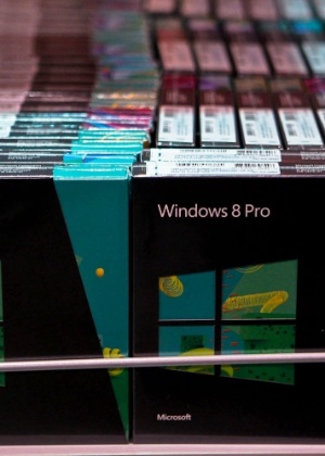 Caixa do Windows 8 exposta em varejista durante estreia do sistema em varejista na cidade de São Paulo (SP) - Leandro Moraes/UOL