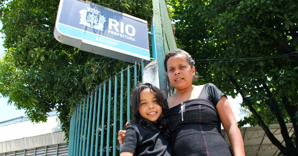 Kelly Cristina da Silva e sua filha Nicole, aluna da Escola Municipal Friedenreich