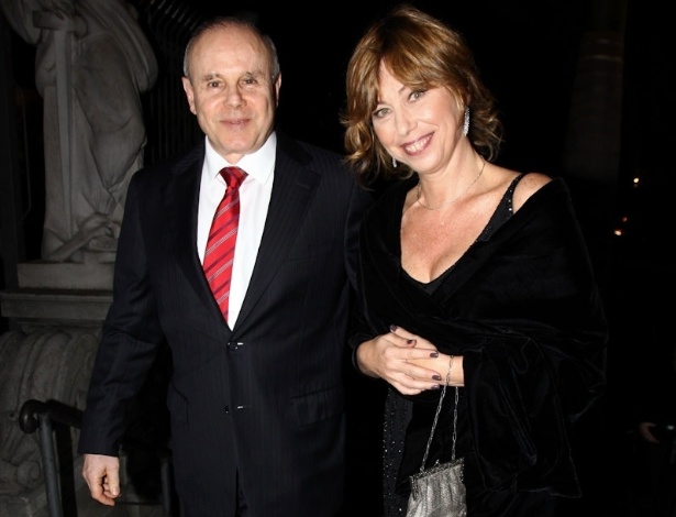 Ministro Guido Mantega e a mulher foram ao casamento da jornalista Ticiana Villas Boas, âncora do 