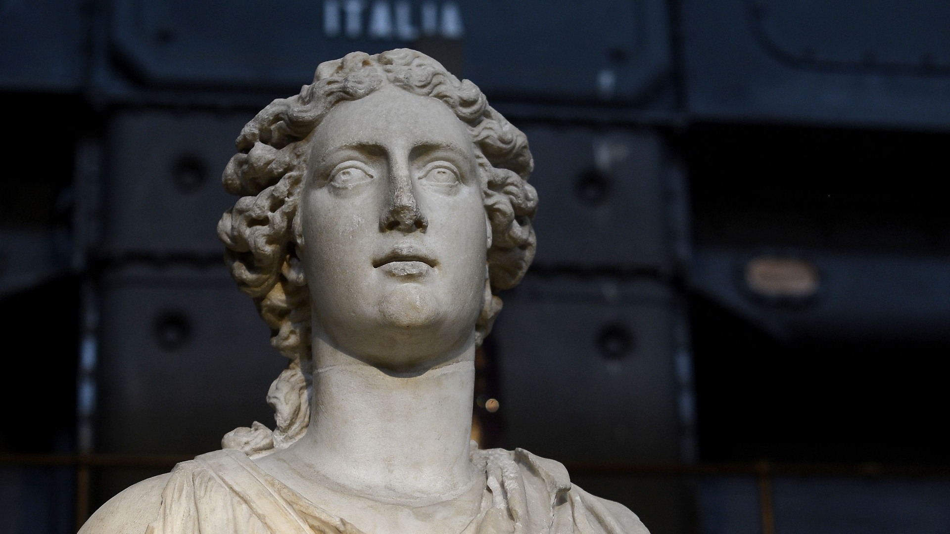 O maior banco de varejo da Itália transformou sua sede na praça La Scala, no centro de Milão, em um majestoso museu de arte moderna, exibindo obras italianas do pós-guerra, de artistas como Lucio Fontana e Renato Guttuso. - AFP PHOTO / FILIPPO MONTEFORTE