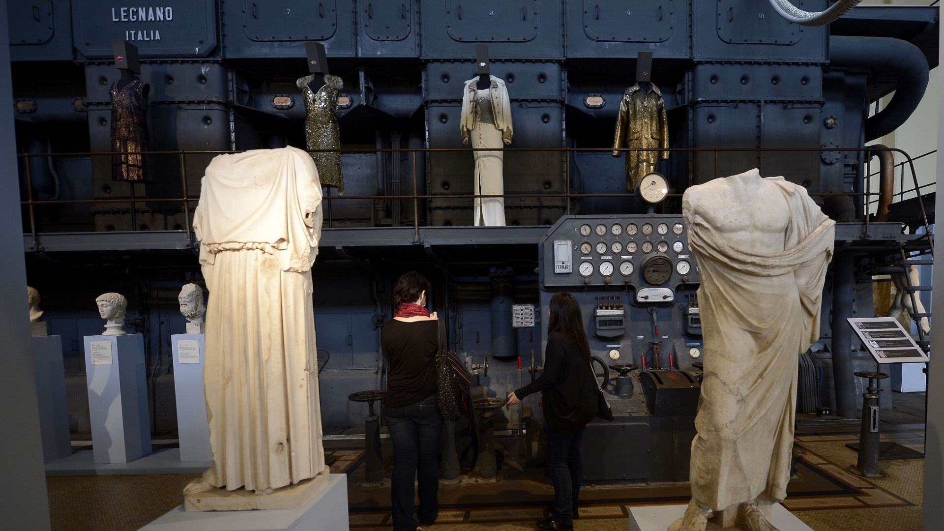 O maior banco de varejo da Itália transformou sua sede na praça La Scala, no centro de Milão, em um majestoso museu de arte moderna, exibindo obras italianas do pós-guerra, de artistas como Lucio Fontana e Renato Guttuso. - AFP PHOTO / FILIPPO MONTEFORTE