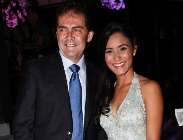 Paulinho da Força e a mulher foram ao casamento da jornalista Ticiana Villas Boas, âncora do 