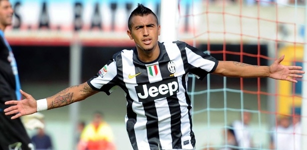 Meia Arturo Vidal comemora ao marcar o gol da vitória da Juventus contra o Catania - Ettore Ferrari/EFE/EPA