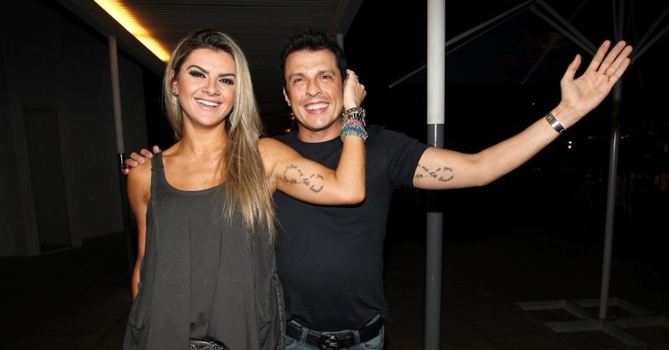 Mirella Santos e o marido, o humorista Ceará, prestigiaram o lançamento de um site em São Paulo (29/10/12). O casal exibiu a tatuagem feita em junho onde se lê "I love my life, because my life is you (amo minha vida, pois minha vida é você)"