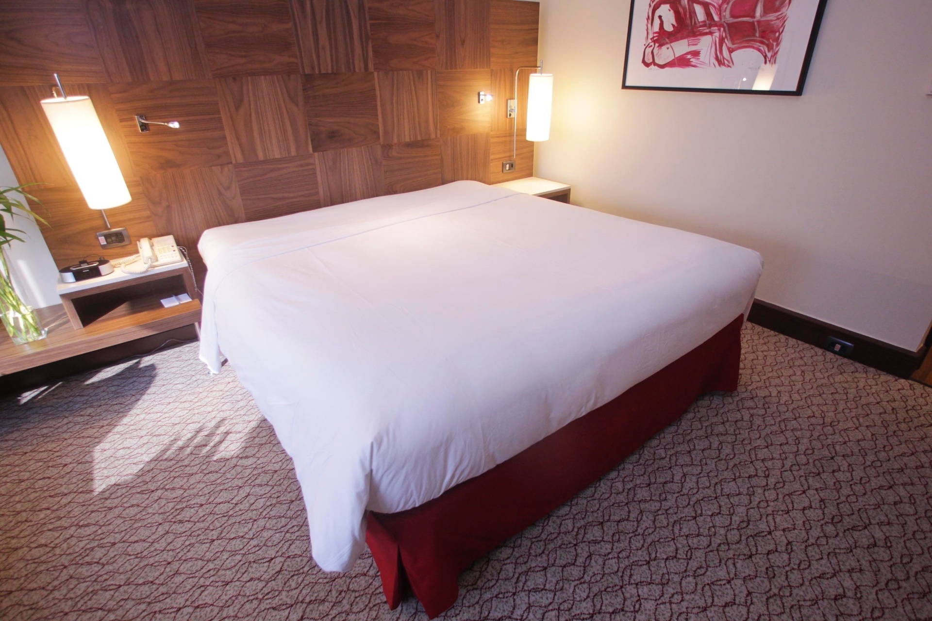 Quer deixar sua cama arrumada, com os lençois bem esticadinhos, como de um quarto de hotel? Aprenda a técnica de "envelopar" a cama e siga as etapas da arrumação - Fernando Donasci/ UOL