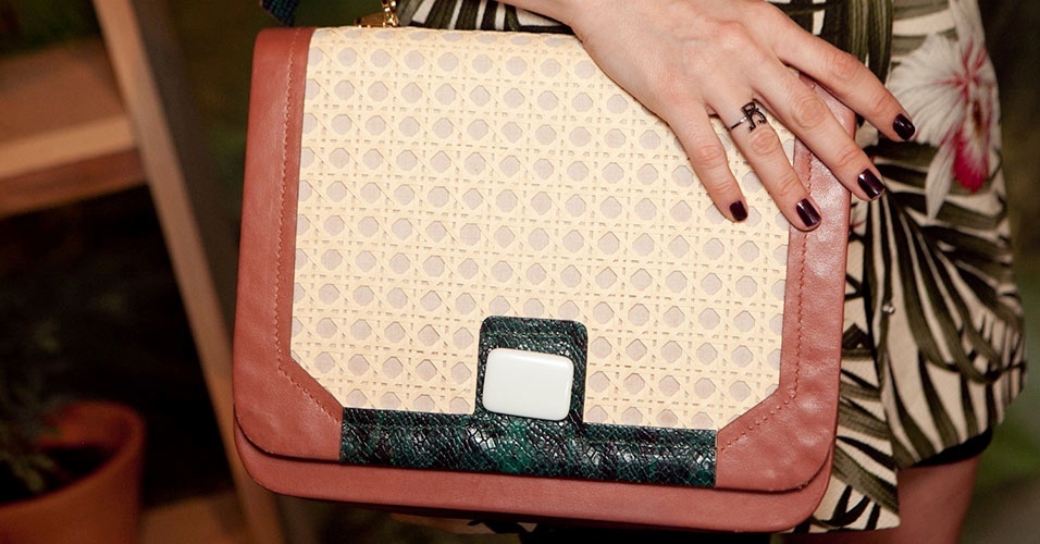 A bolsa de Renata é Vig (29/10/2012) - Patrícia Araújo/UOL