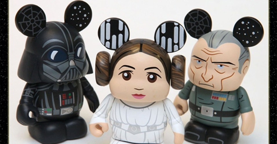 A série de toy art Vinylmation, com bonecos no formato do corpo do Mickey, tem coleções especiais de personagens do Star Wars, como Darth Vader e a Princesa Leia - Divulgação