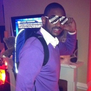 Al Horford, jogador de basquete do Atlanta Hawks, se vestiu igual ao rapper Kanye West