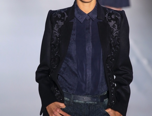 Alessandra Ambrósio em sua segunda aparição na passarela da Colcci para o Inverno 2013 no São Paulo Fashion Week (30/10/2012) - Alexandre Schneider/UOL