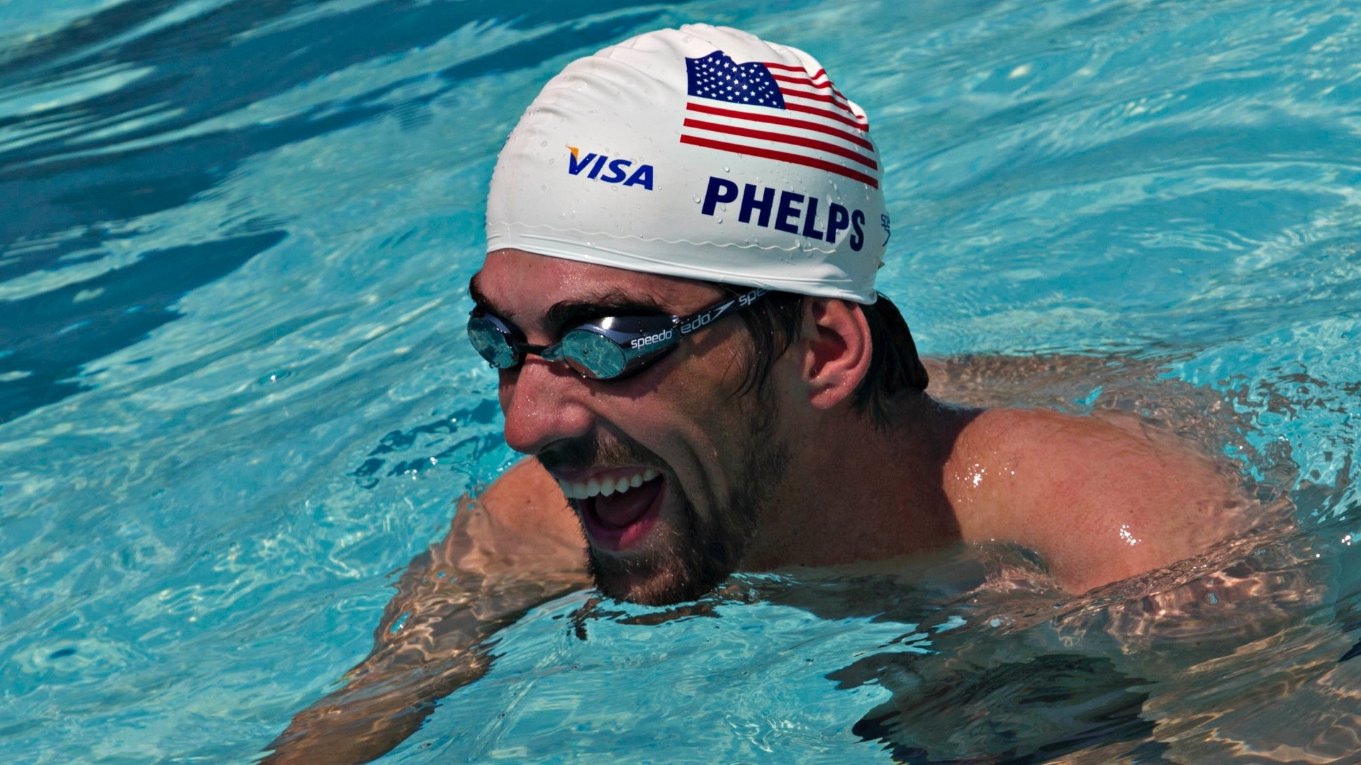 Com toca da delegação olímpica dos Estados Unidos, Phelps nada na vila Olímpica do Complexo do Alemão