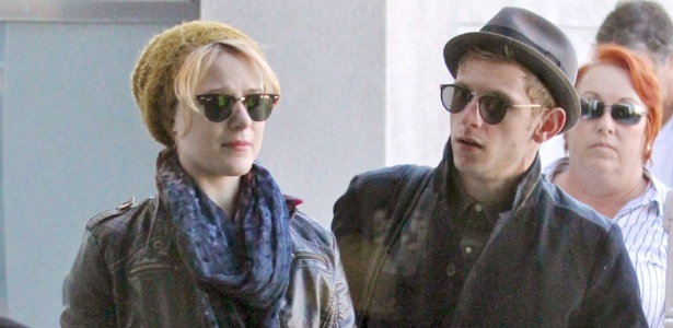 Evan Rachel Wood e Jamie Bell são vistos com aliança na mão esquerda (30/10/2012)