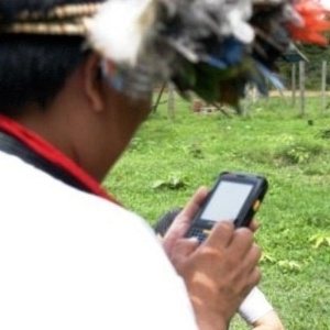 Suruí utiliza equipamento digital em tribo de Rondônia - Arquivo pessoal